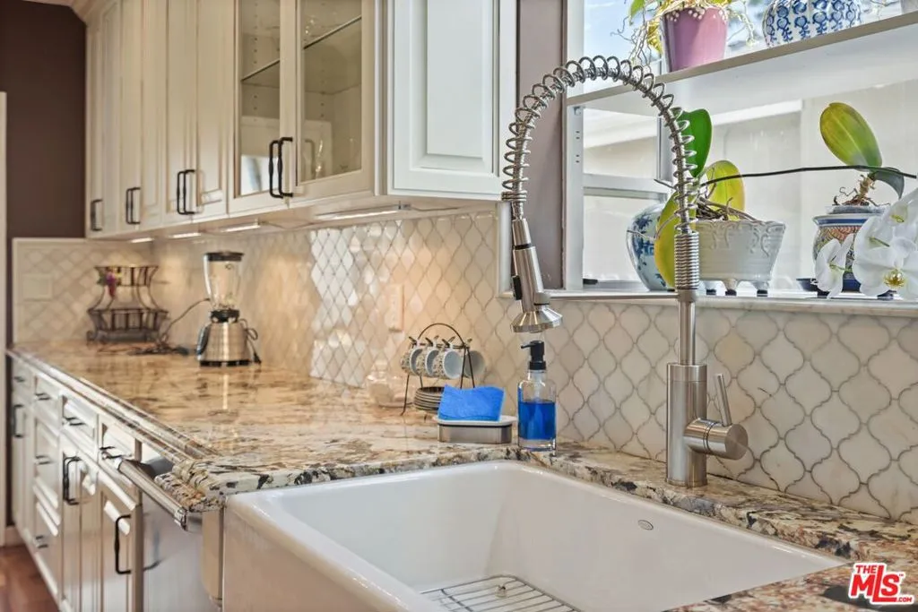 5324 Irvine Avenue, North Hollywood, California 91601 home-pic-16